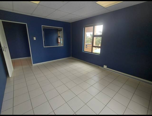 111M² OFFICE TO LET IN FOURWAYS